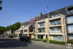 Recent gebouwd, mooi afgewerkt en ongemeubeld appartement, uiterst rustige ligging op wandelafstand van het centrum van Blankenberge. Dit appartement biedt u een mooie en zonnige woonkamer met terras, volledig ingerichte keukenhoek, inkomhall met afzonderlijk toilet, ruime badkamer met ligbad en aansluiting wasmachine, 2 slaapkamers, individuele centrale verwarming op gas, lift, ...
Een aanrader voor wie een rustige omgeving op prijs stelt! Onmiddellijk beschikbaar. Bij de vermelde huurprijs komen er geen bijkomende kosten gebouw/syndic. (18/018)